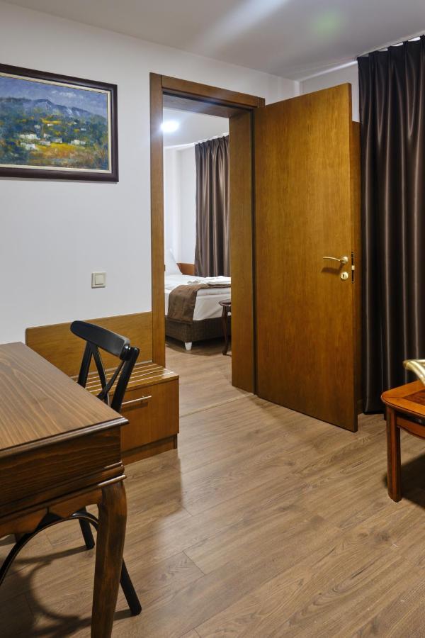 Hotel Splendid Pleven ภายนอก รูปภาพ