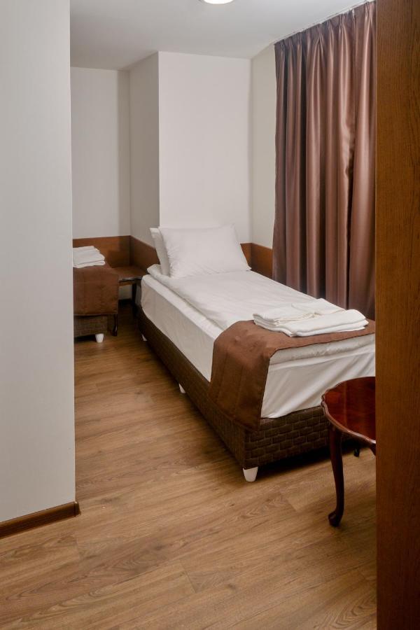 Hotel Splendid Pleven ภายนอก รูปภาพ