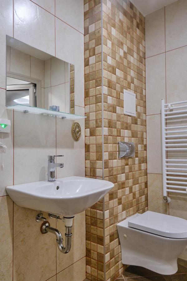 Hotel Splendid Pleven ภายนอก รูปภาพ
