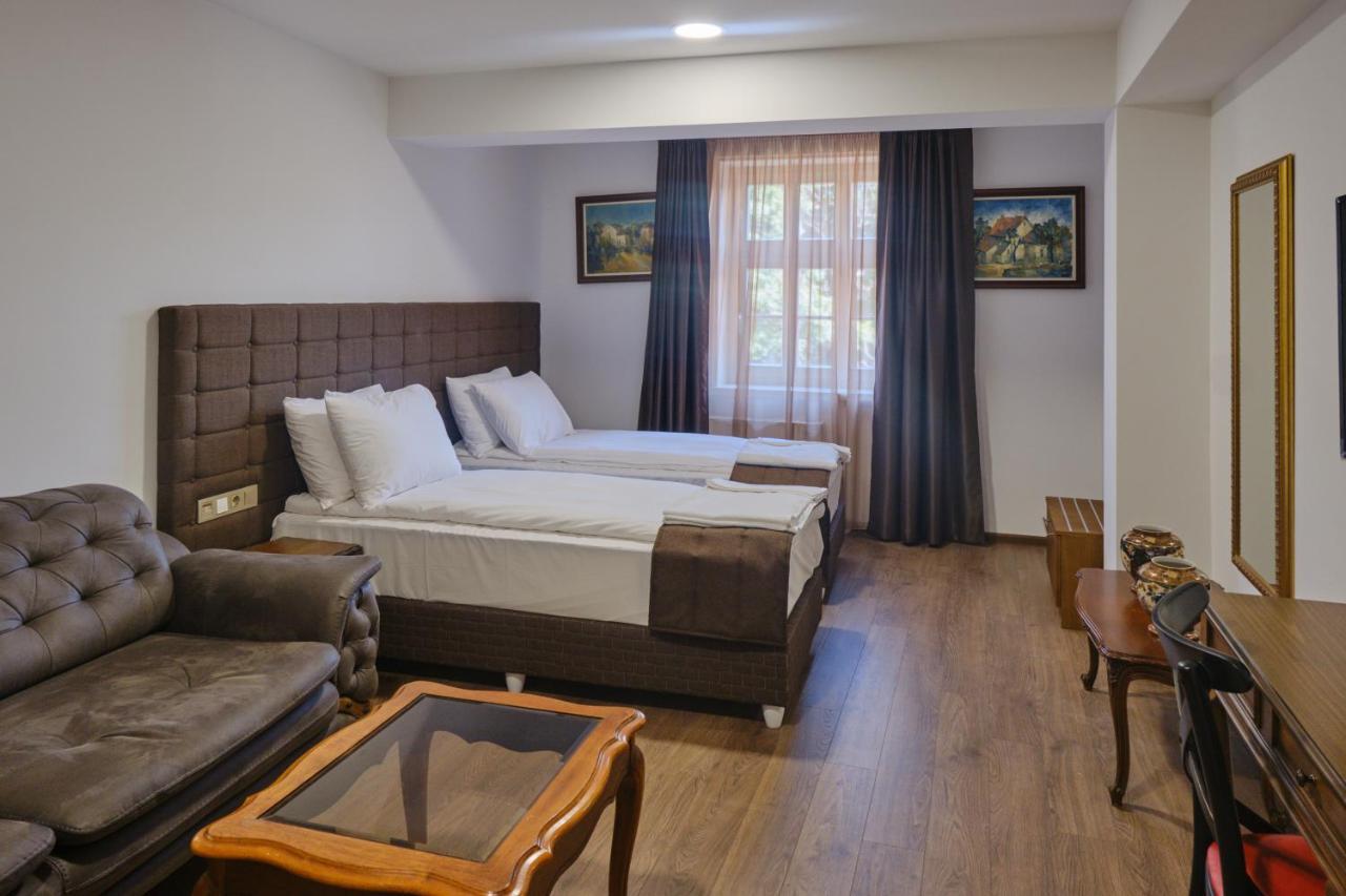 Hotel Splendid Pleven ภายนอก รูปภาพ