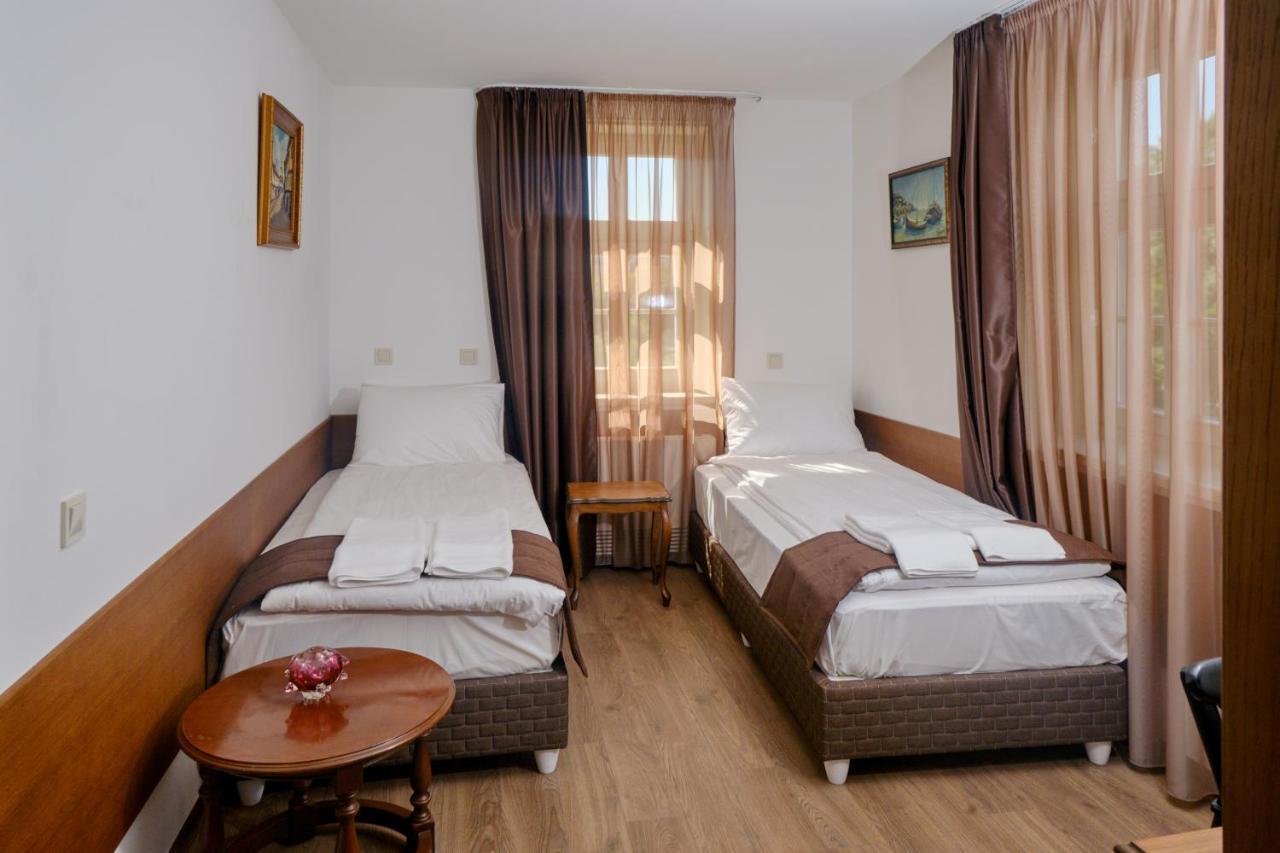 Hotel Splendid Pleven ภายนอก รูปภาพ