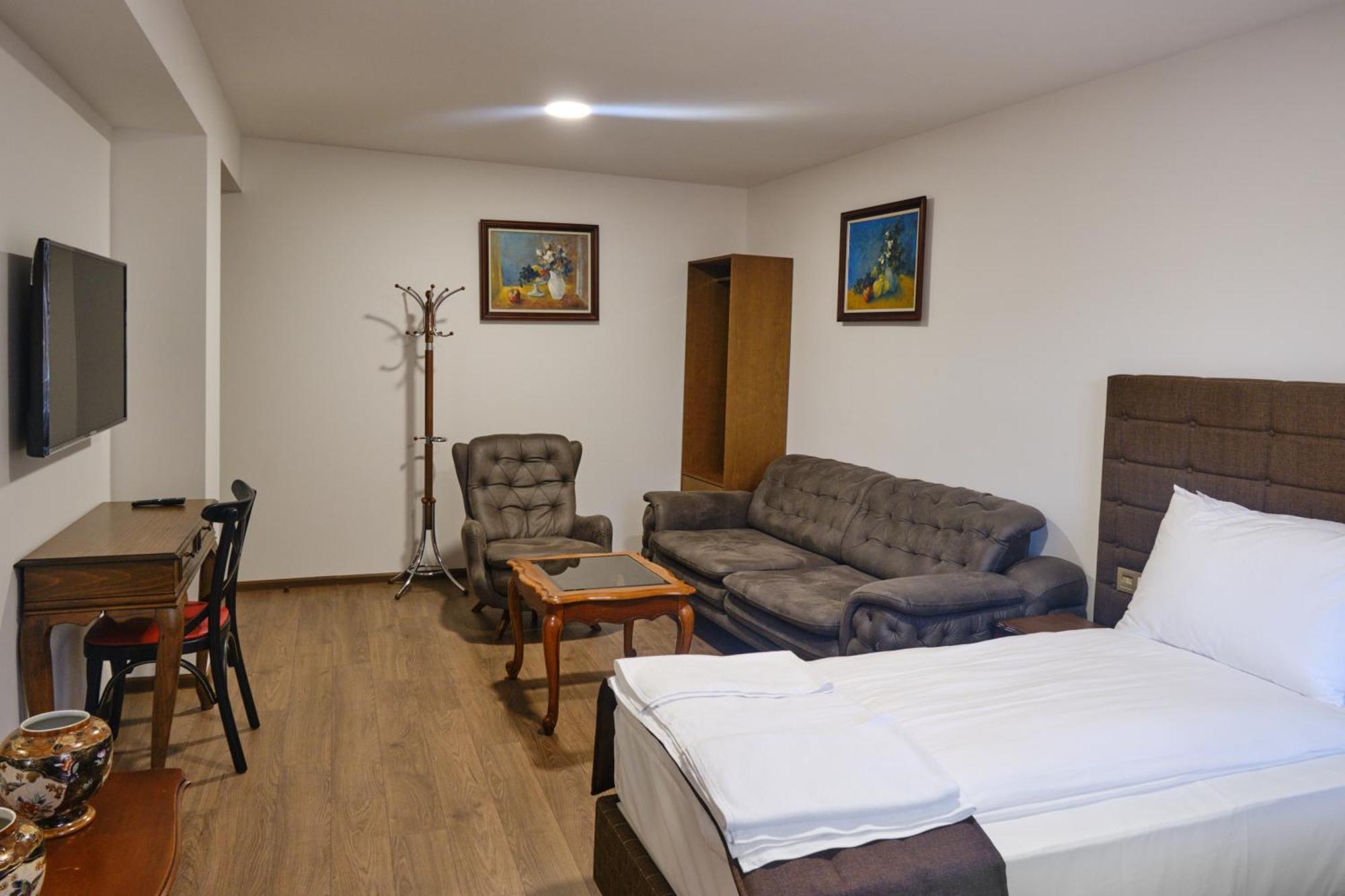 Hotel Splendid Pleven ภายนอก รูปภาพ